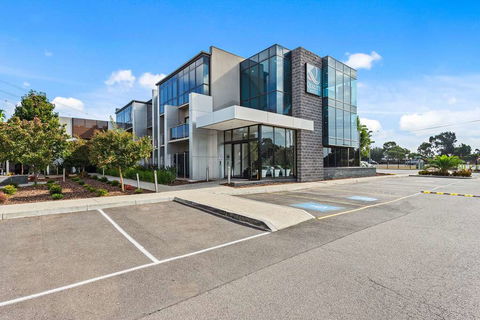 Quality Inn Taylors Lakes Motel - Queensland Tourism 1