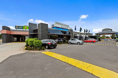 Quality Inn Taylors Lakes Motel - Queensland Tourism 2