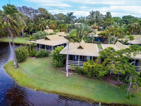 Sanctuary Lakes Fauna Retreat - Queensland Tourism 1