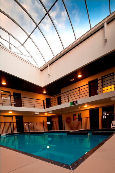 Cambridge Hotel Sydney - Queensland Tourism 2