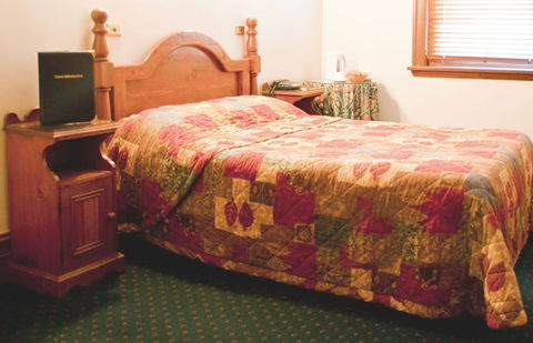 O'Malleys Hotel - QLD Tourism 1