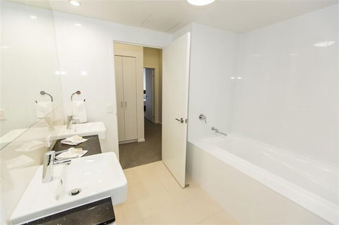 Gladstone Central Plaza Apartment Hotel - QLD Tourism 1