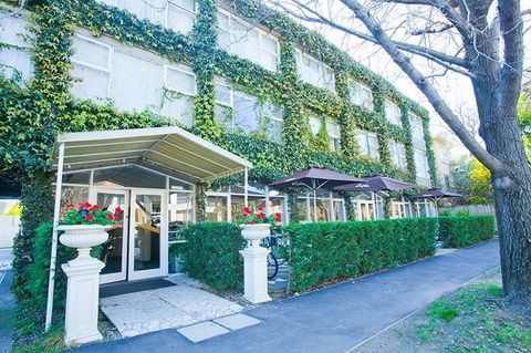Punt Road Apartment Hotel - QLD Tourism 0