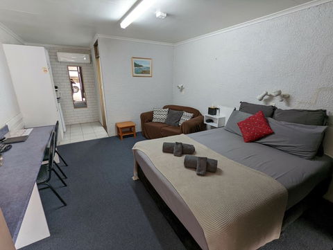 Abajaz Motor Inn - QLD Tourism 0