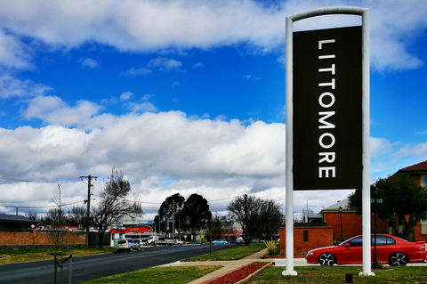 Governor Macquarie Motor Inn - QLD Tourism 0