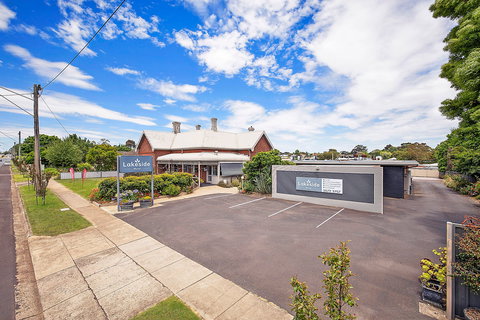 Hamilton Lakeside Motel - QLD Tourism 3