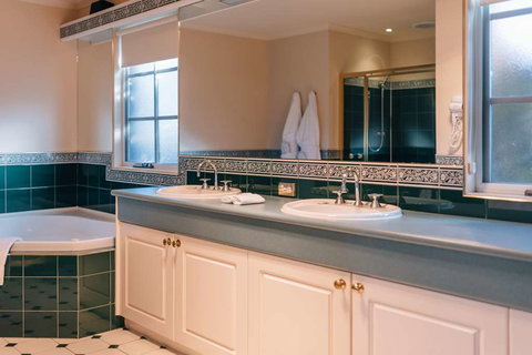 Country Club Villas - QLD Tourism 2