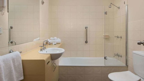 Country Club Villas - QLD Tourism 3