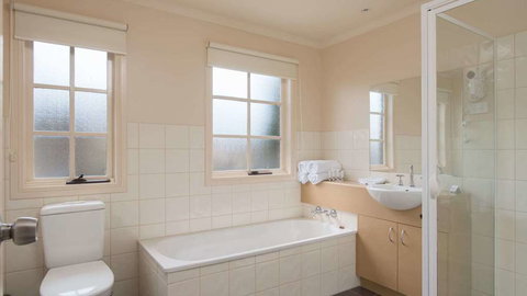 Country Club Villas - QLD Tourism 4