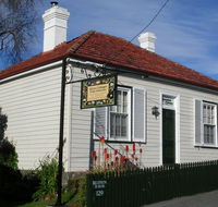 Alice's Cottages - QLD Tourism