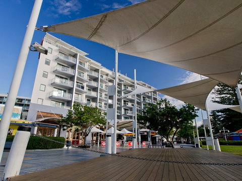 Oaks Waterfront Resort - QLD Tourism 0