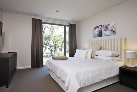 Aqua Resort - Queensland Tourism 1