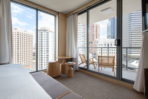 Zara Tower Serviced Apartments - QLD Tourism 1