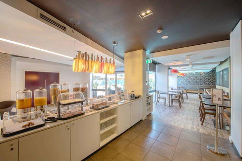 Royal Pacific Hotel - Queensland Tourism 1