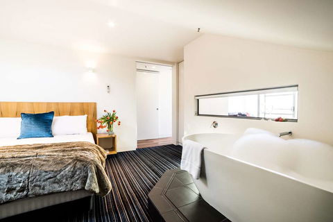 Salamanca Wharf Hotel - QLD Tourism 2