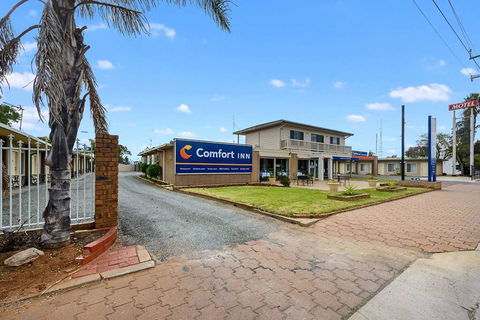 Comfort Inn Flinders On Main - QLD Tourism 0