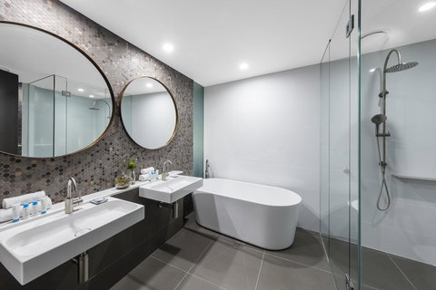 Vibe Hotel Canberra - Queensland Tourism 5