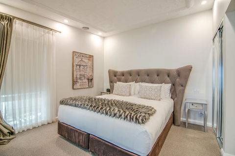 De Russie Boutique Hotel - QLD Tourism 8