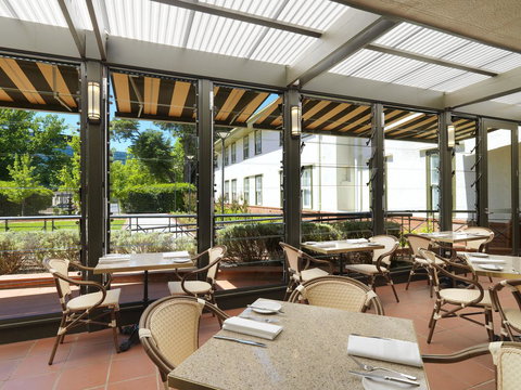 Hotel Kurrajong Canberra - Queensland Tourism 24