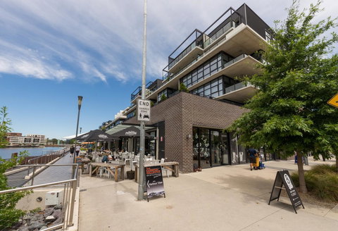 Dockside 4 Kingston ACT - Queensland Tourism 8