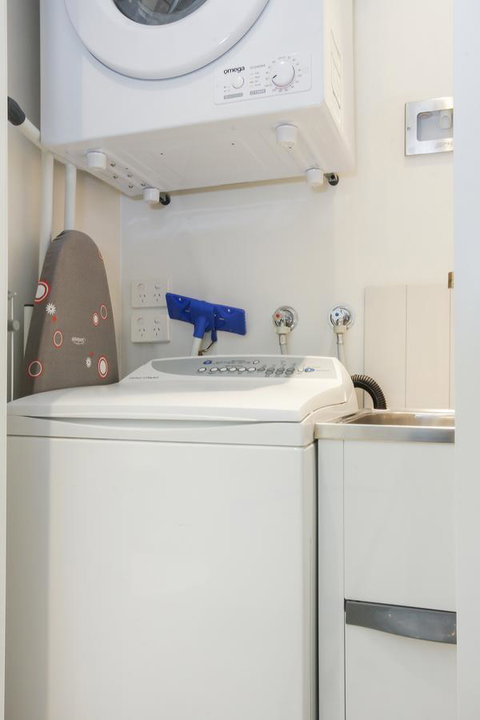 Dockside 4 Kingston ACT - Queensland Tourism 9