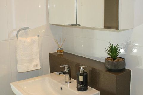 Modern Executive Apt@Barton*1BR*WiFi*Gym*Secure Parking*Canberra - QLD Tourism 3