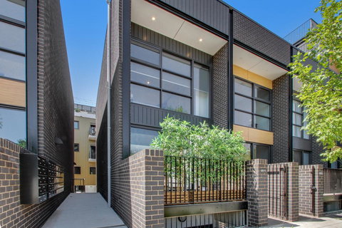 Accommodate Canberra - Parbery - Queensland Tourism 8