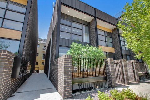 Accommodate Canberra - Parbery - Queensland Tourism 4