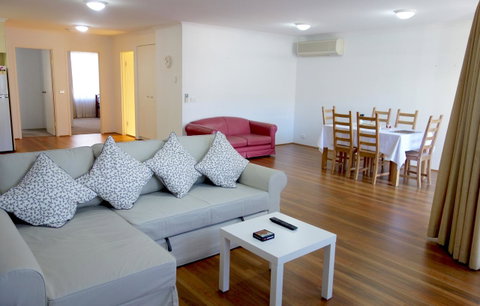 Kingston Comfy Apartment - QLD Tourism 3
