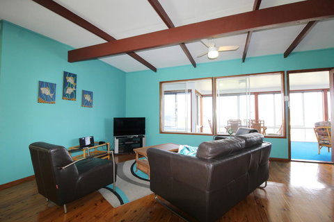 Bally High, 20 Dulconghi Street - QLD Tourism 14