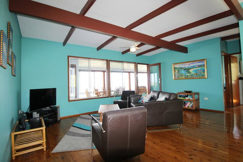 Bally High, 20 Dulconghi Street - QLD Tourism 13