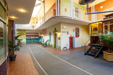 Quality Hotel Dickson - QLD Tourism 12