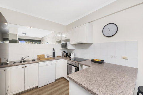 Accommodate Canberra - The Summit - Queensland Tourism 13