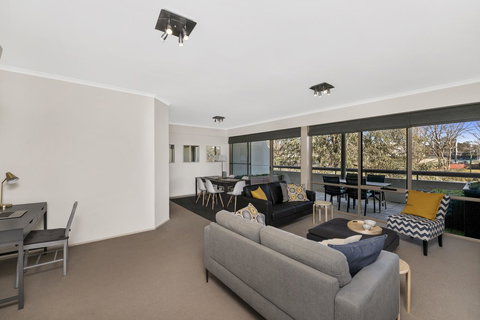 Accommodate Canberra - The Summit - Queensland Tourism 0