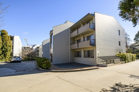 Accommodate Canberra - The Summit - Queensland Tourism 2