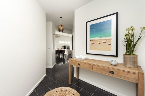 Mollymook Beachfront Penthouse 9 - QLD Tourism 7