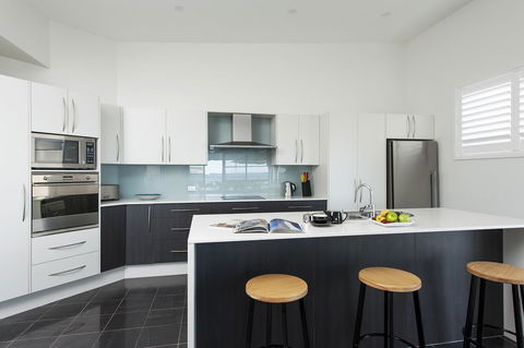 Mollymook Beachfront Penthouse 9 - QLD Tourism 4