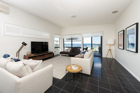 Mollymook Beachfront Penthouse 9 - QLD Tourism 1