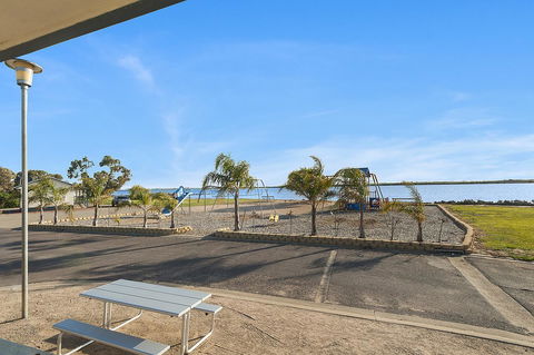 Port Broughton Tourist Park - QLD Tourism 38