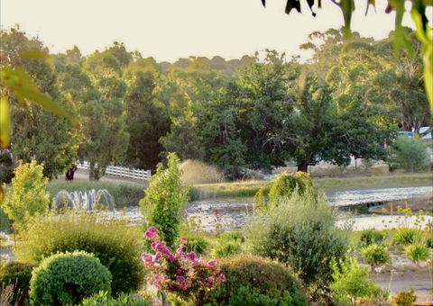 The Lake House Retreat - QLD Tourism 20