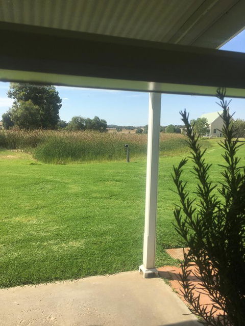 The Lake House Retreat - QLD Tourism 19