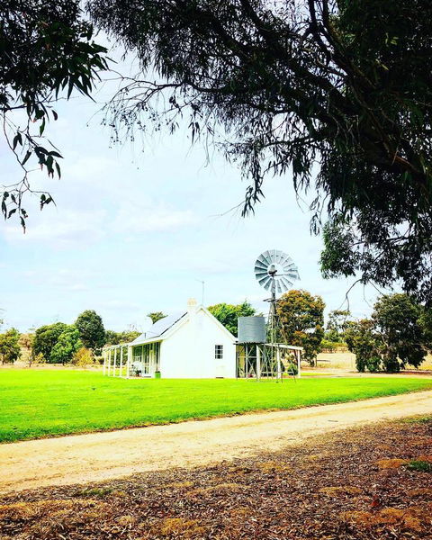 The Lake House Retreat - QLD Tourism 9