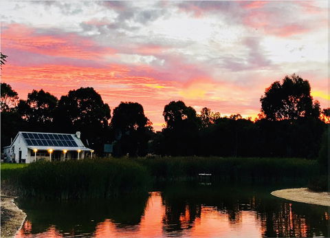The Lake House Retreat - QLD Tourism 15