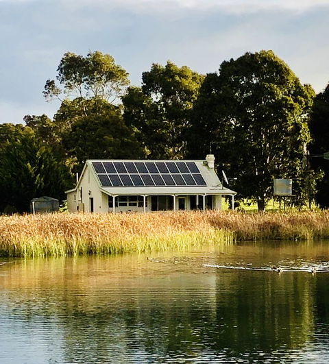 The Lake House Retreat - QLD Tourism 0