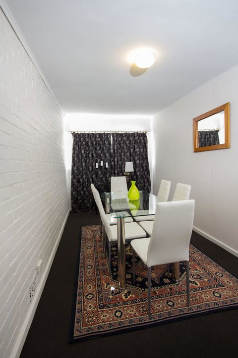 Cowan Street Bungalow - QLD Tourism 12