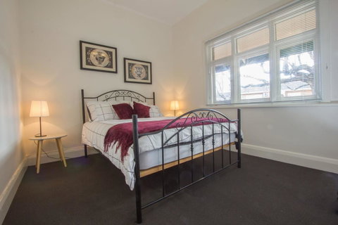 Cowan Street Bungalow - QLD Tourism 4