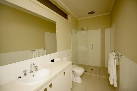 Wallaroo Marina Apartments - QLD Tourism 12