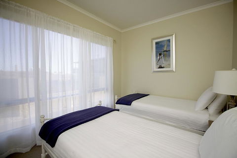 Wallaroo Marina Apartments - QLD Tourism 9