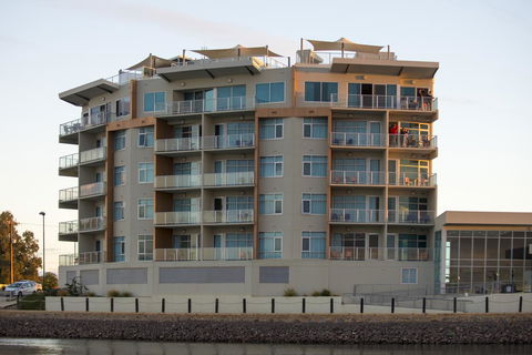 Wallaroo Marina Apartments - QLD Tourism 1