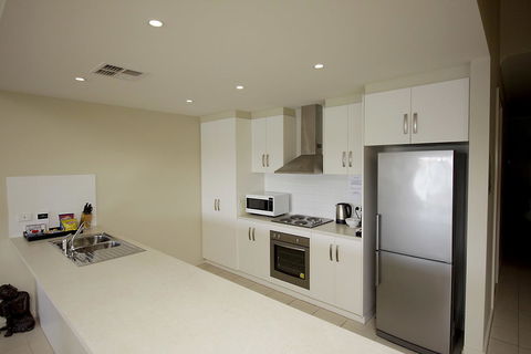 Wallaroo Marina Apartments - QLD Tourism 6
